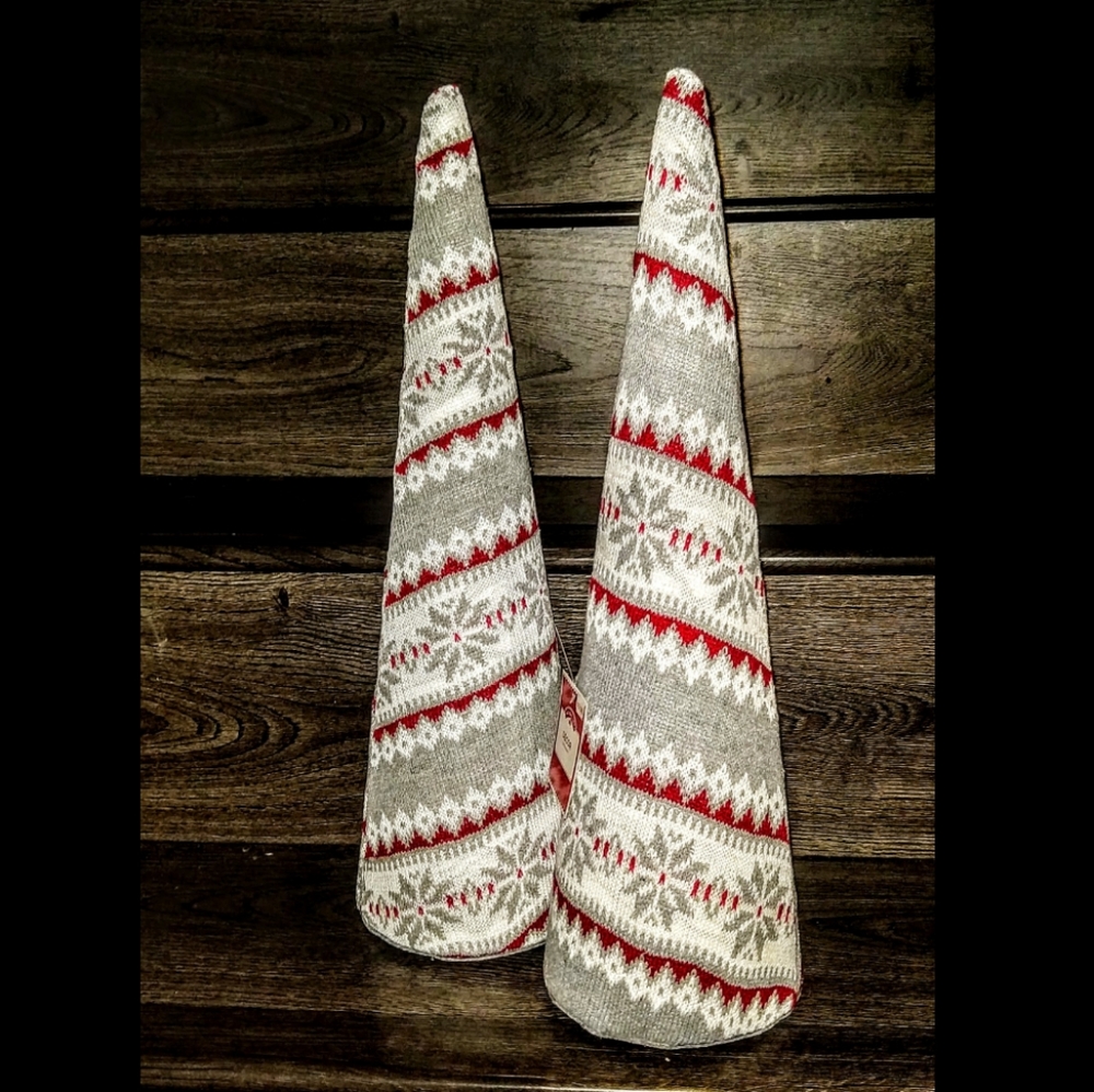 NWT HOLIDAY TIME SOCK KNIT CHRISTMAS TREE CONE